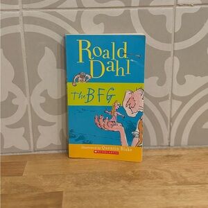 Scholastic's The BFG by Roald Dahl - Blue and Yellow Cover